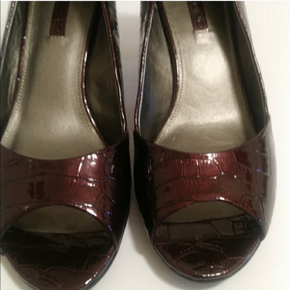 BANDOLINO open toe pumps wine copper croc